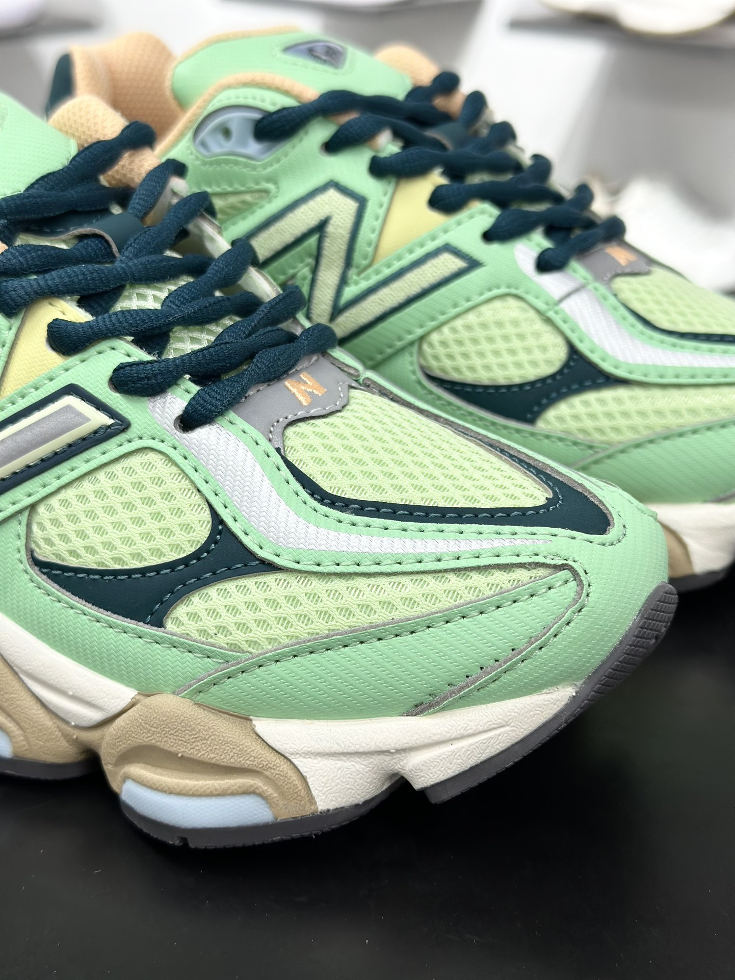 Joe Freshgoods x New Balance NB9060 联名款 复古休闲运动慢跑鞋 U9060TMA