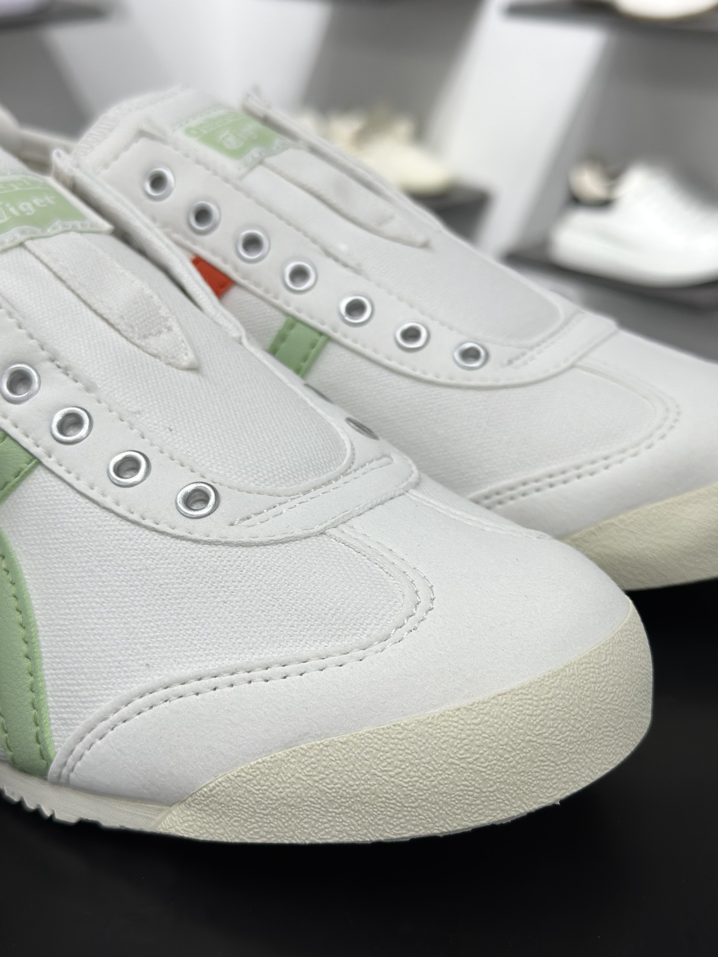 Onitsuka Tiger Mexico 66 SLIP-ON 搭单品 板鞋 1183A360-129