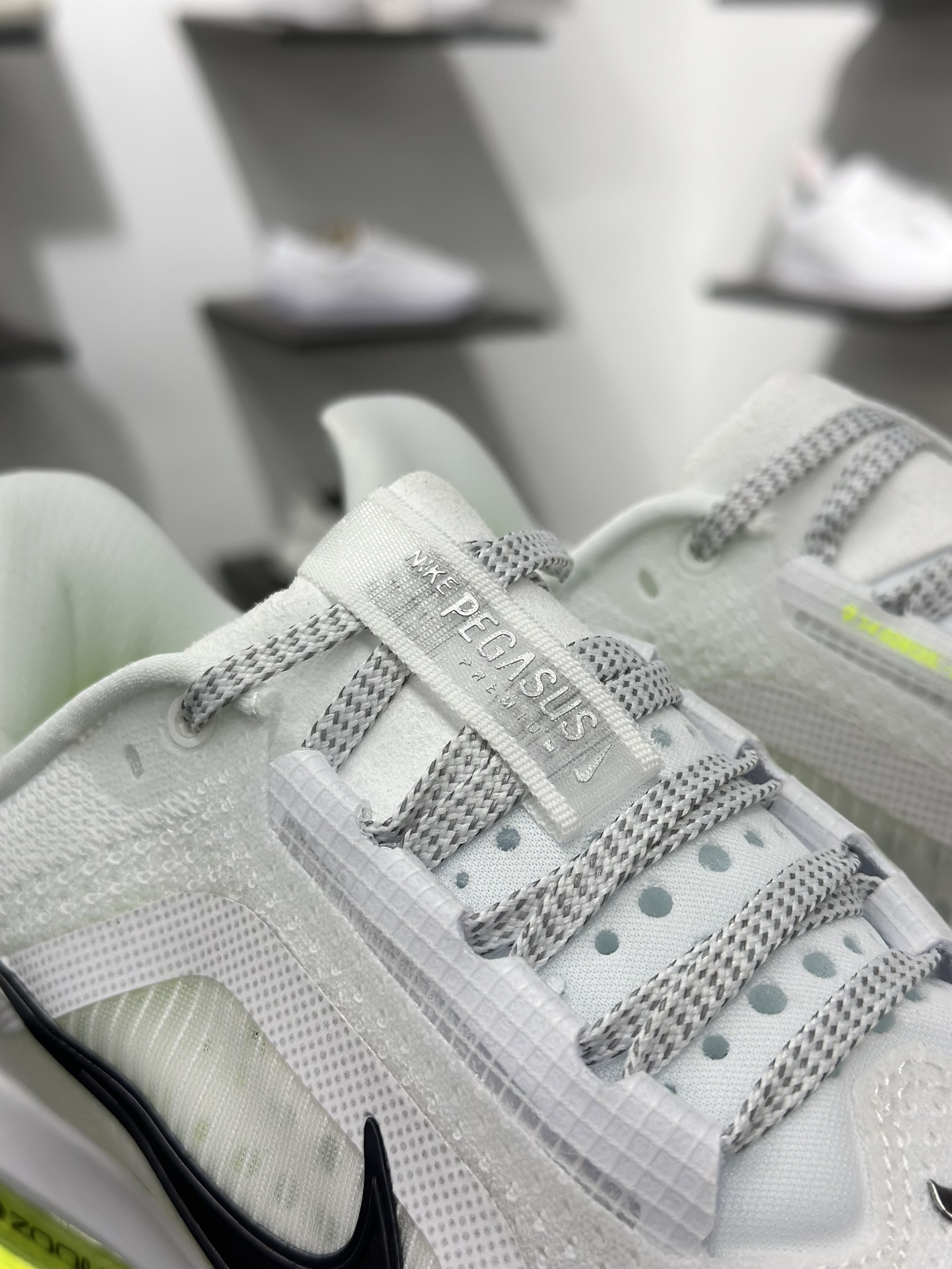 Nike Pegasus Premium ”Persian Violet”顶级飞马系列低帮慢跑鞋“淡紫蓝黑” HQ2592-004