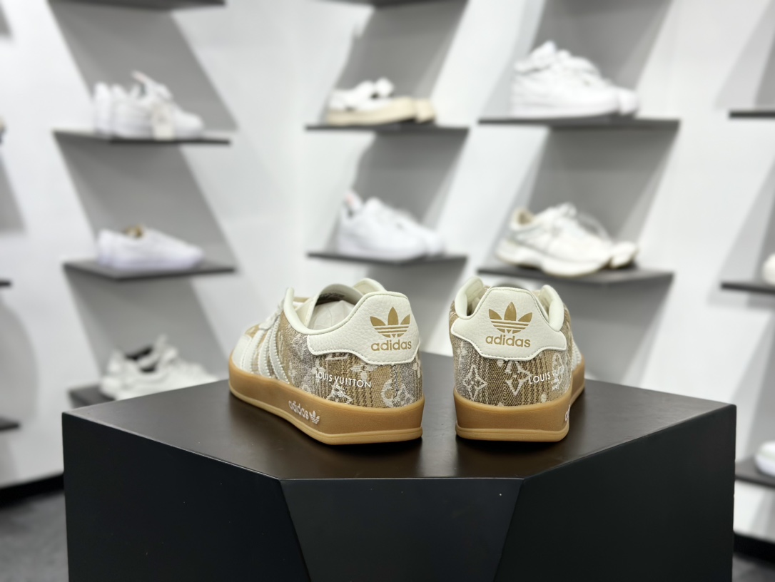 Adidas Originals Samba ‘DIY’桑巴舞系列 阿迪达斯 三叶草绅士德训足球风百搭低帮休闲运动板鞋 SC9207-729