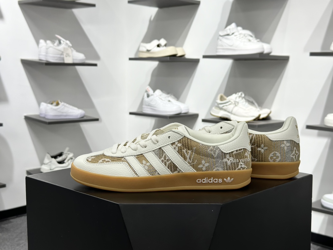 Adidas Originals Samba ‘DIY’桑巴舞系列 阿迪达斯 三叶草绅士德训足球风百搭低帮休闲运动板鞋 SC9207-729