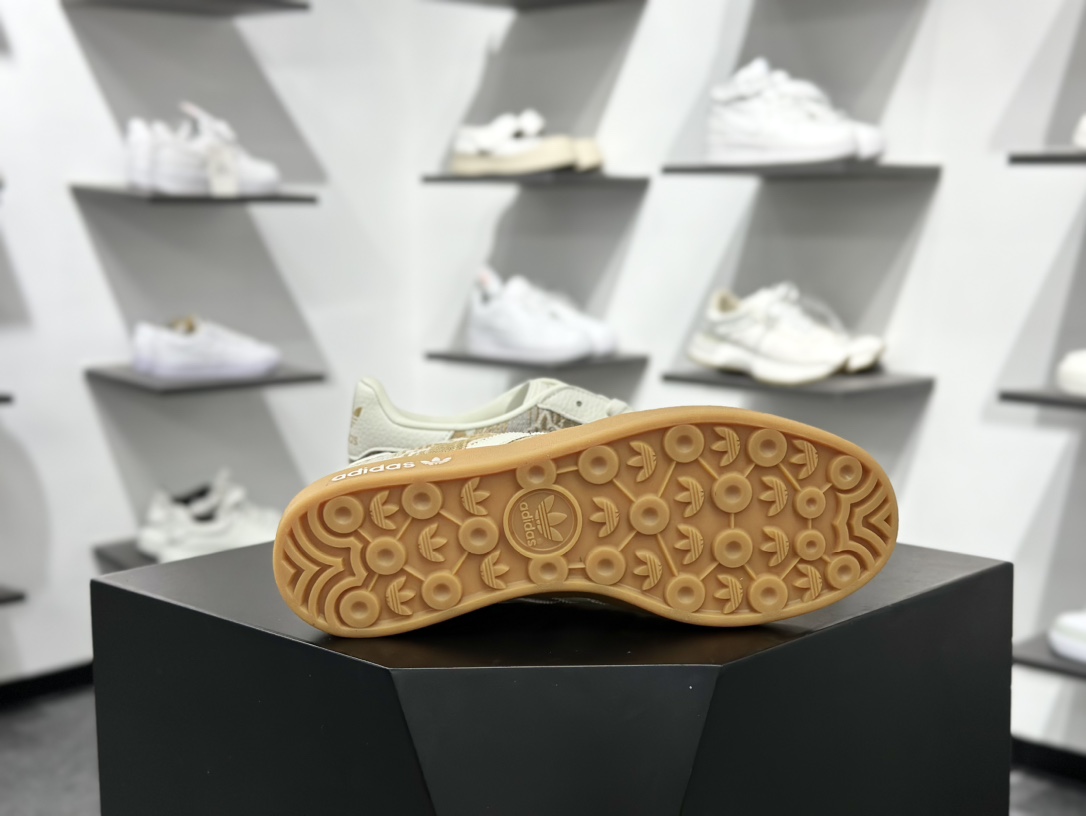 Adidas Originals Samba ‘DIY’桑巴舞系列 阿迪达斯 三叶草绅士德训足球风百搭低帮休闲运动板鞋 SC9207-729