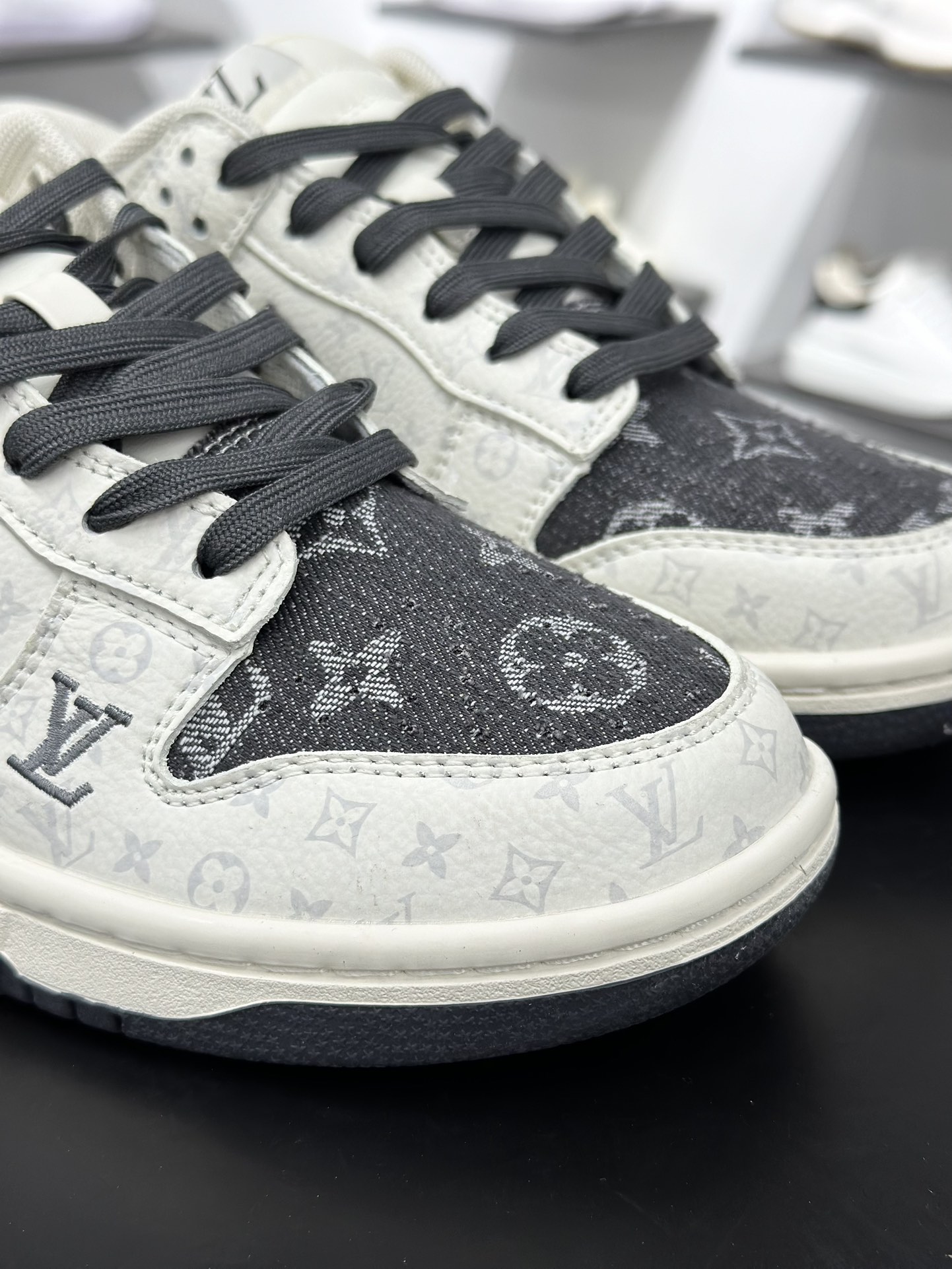 路易威登Louis Vuitton x Nike SB Dunk Low”LV Monogram”扣篮系列低帮滑板板鞋“酒红米白LV提花” SC9772-809