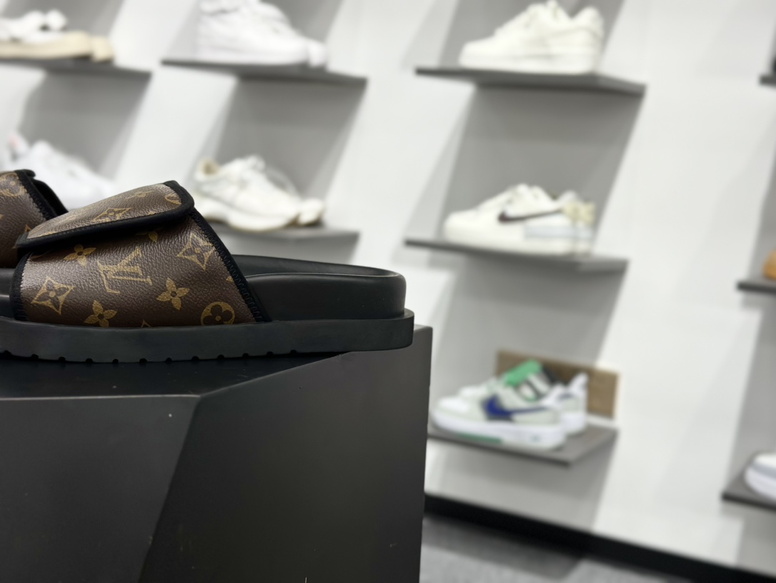 Lv Miami Damier 10配色版本 圆头一字拖鞋系列 驴家 Louis Vuitton Oasis 最新经典款拖鞋款式牛仔布