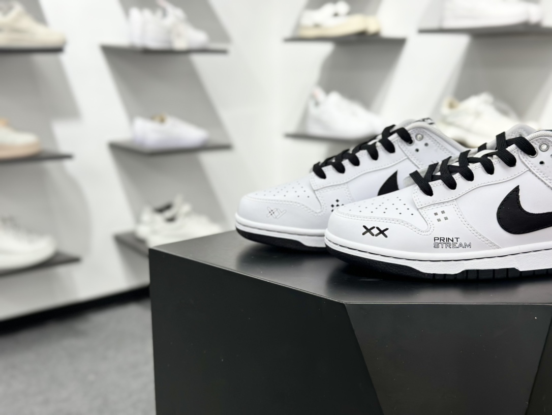 NIKE SB Dunk Low x Just Do It 白黑 WC1220 001-High Quatity Cheap Brand wholesale wholesaler seller Clothes Bags handbags Sneakers Top Fashion Clothing Shoes from China Factory Chinese suppliers best Quality Beautiful Price NIKE SB Dunk Low x Just Do It 白黑 WC1220 001