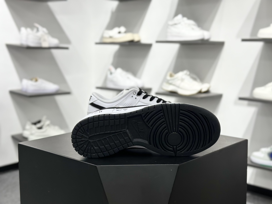 NIKE SB Dunk Low x Just Do It 白黑 WC1220 001-High Quatity Cheap Brand wholesale wholesaler seller Clothes Bags handbags Sneakers Top Fashion Clothing Shoes from China Factory Chinese suppliers best Quality Beautiful Price NIKE SB Dunk Low x Just Do It 白黑 WC1220 001