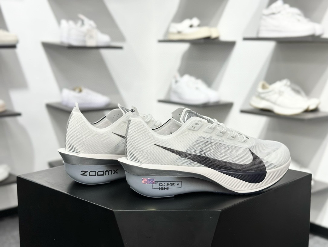 真碳版本 Nike ZoomX Vaporfly NEXT% 4 马拉松系列公路竞速超轻缓震跑步鞋 HF6414-100
