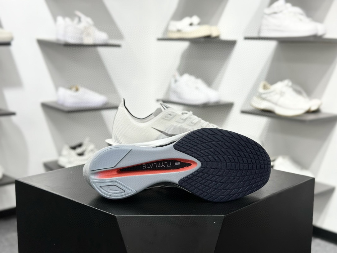 真碳版本 Nike ZoomX Vaporfly NEXT% 4 马拉松系列公路竞速超轻缓震跑步鞋 HF6414-100
