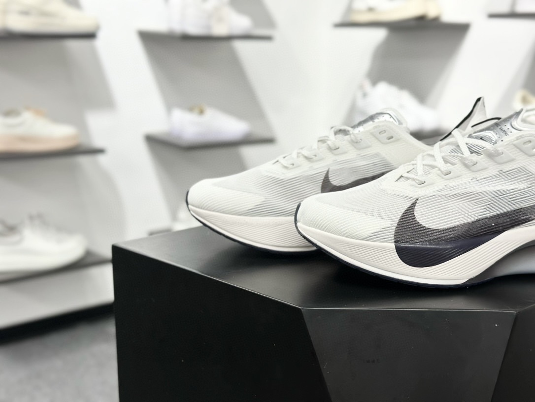 真碳版本 Nike ZoomX Vaporfly NEXT% 4 马拉松系列公路竞速超轻缓震跑步鞋 HF6414-100