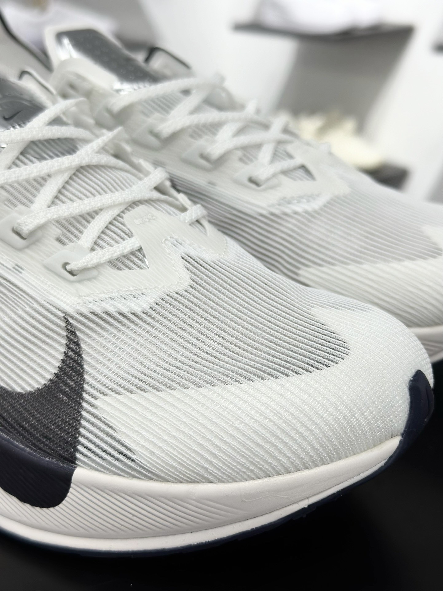 真碳版本 Nike ZoomX Vaporfly NEXT% 4 马拉松系列公路竞速超轻缓震跑步鞋 HF6414-100