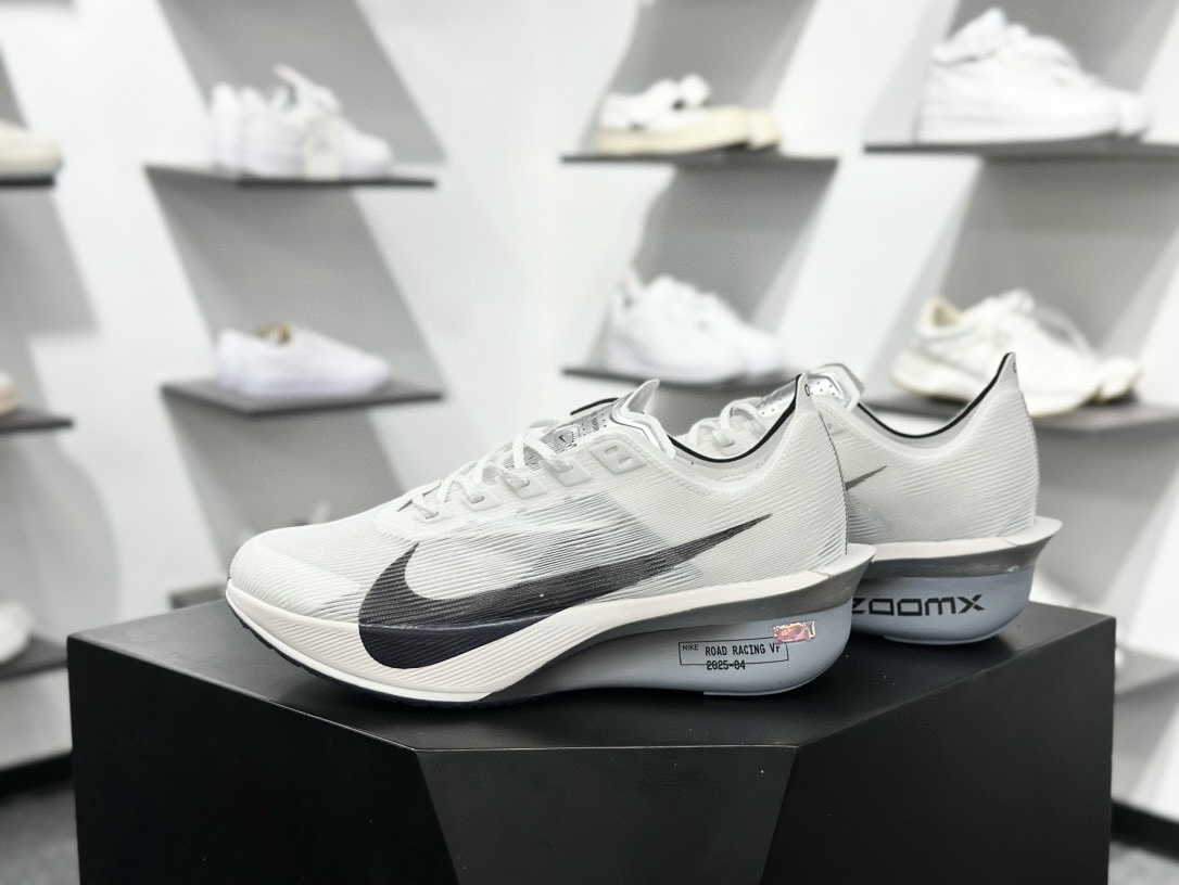 真碳版本 Nike ZoomX Vaporfly NEXT% 4 马拉松系列公路竞速超轻缓震跑步鞋 HF6414-100
