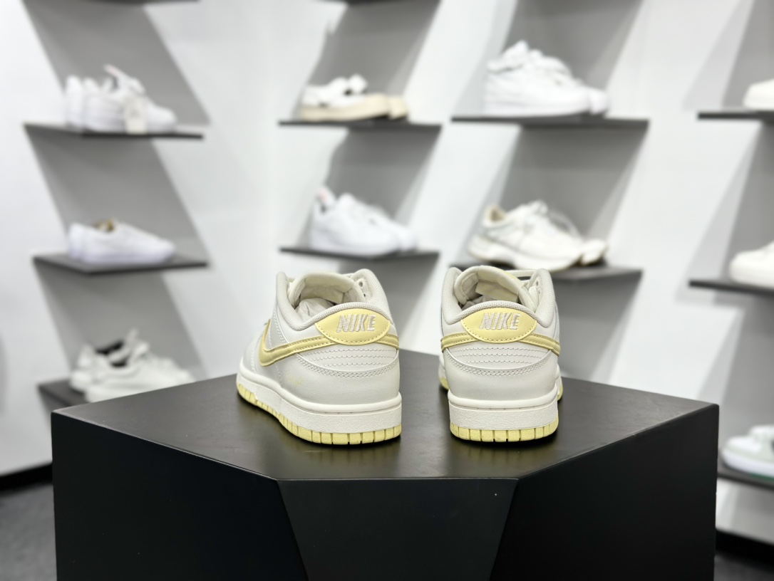 Nike Dunk Low 云纱蜜境 此款采用杏仁奶白色的鞋面 WY0406-020