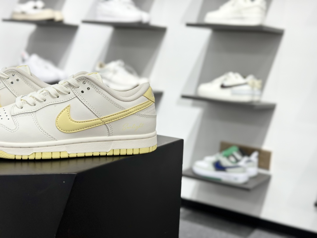 Nike Dunk Low 云纱蜜境 此款采用杏仁奶白色的鞋面 WY0406-020