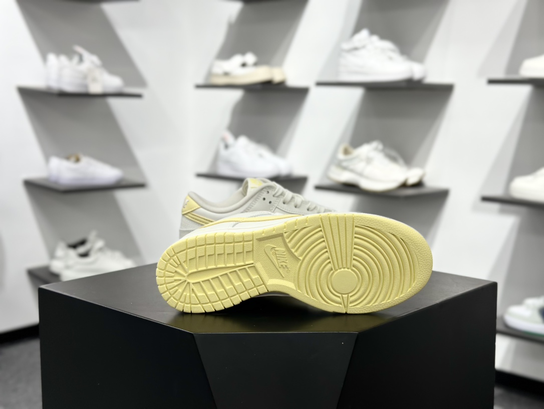 Nike Dunk Low 云纱蜜境 此款采用杏仁奶白色的鞋面 WY0406-020
