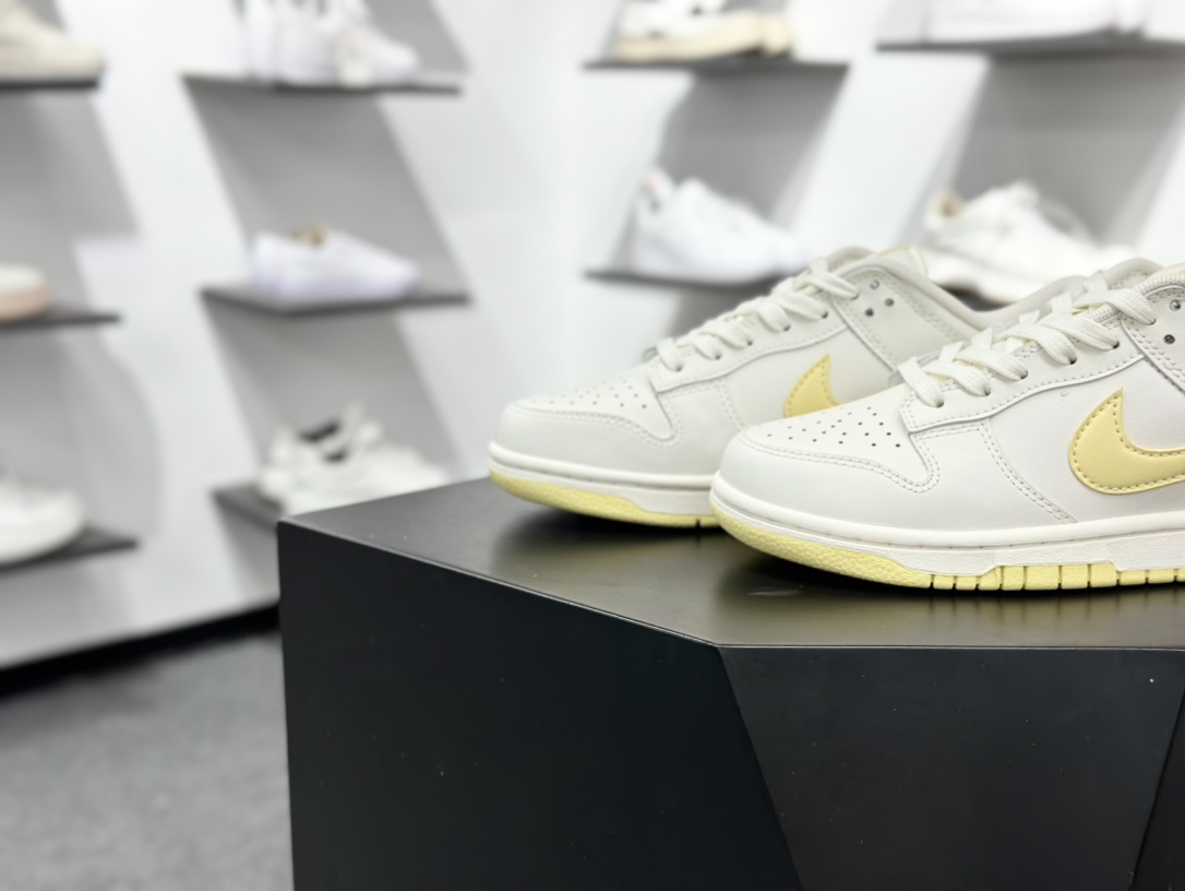 Nike Dunk Low 云纱蜜境 此款采用杏仁奶白色的鞋面 WY0406-020