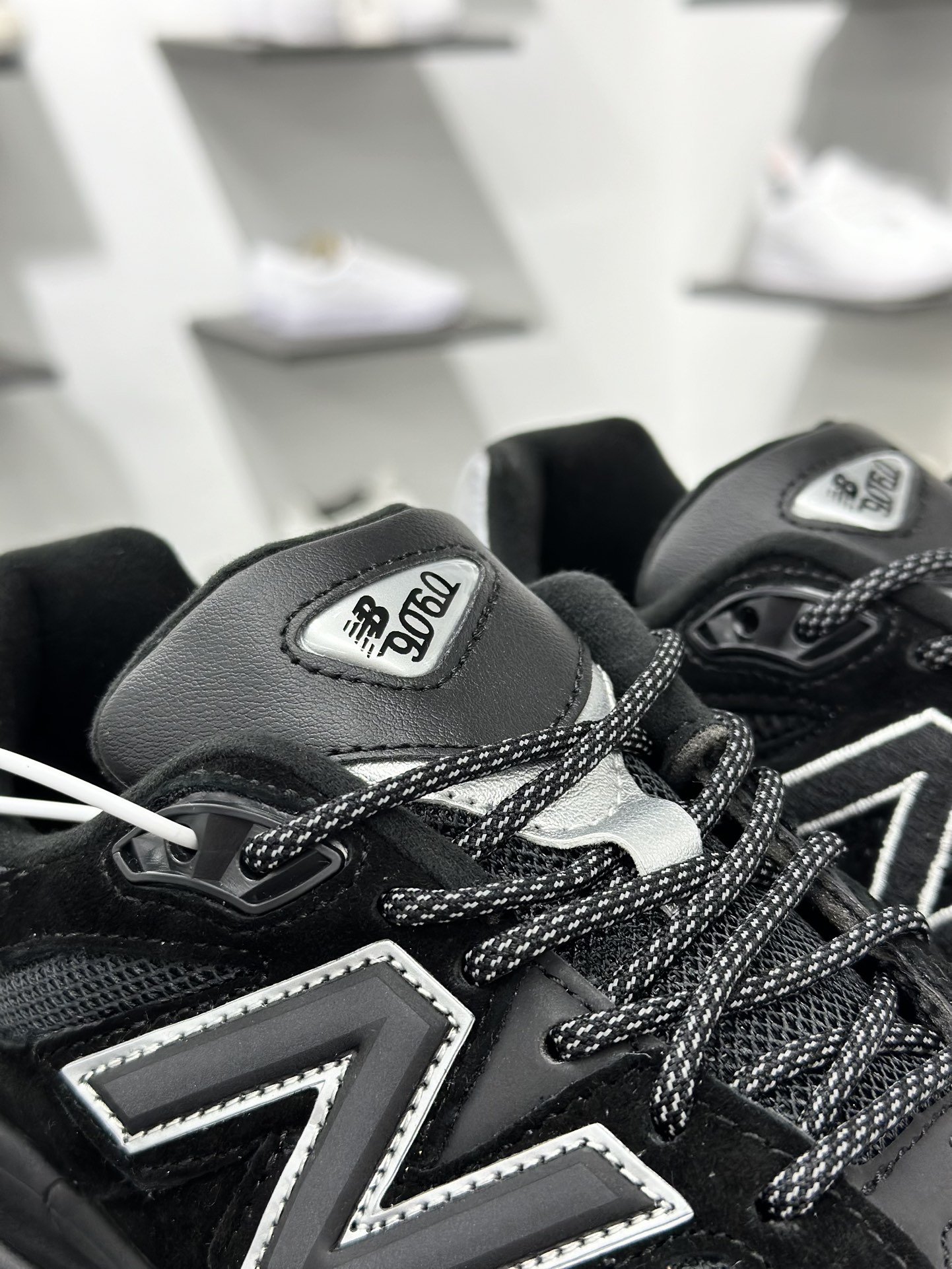 New Balance NB9060 联名款 复古休闲运动慢跑鞋 黑白色 U9060FOS