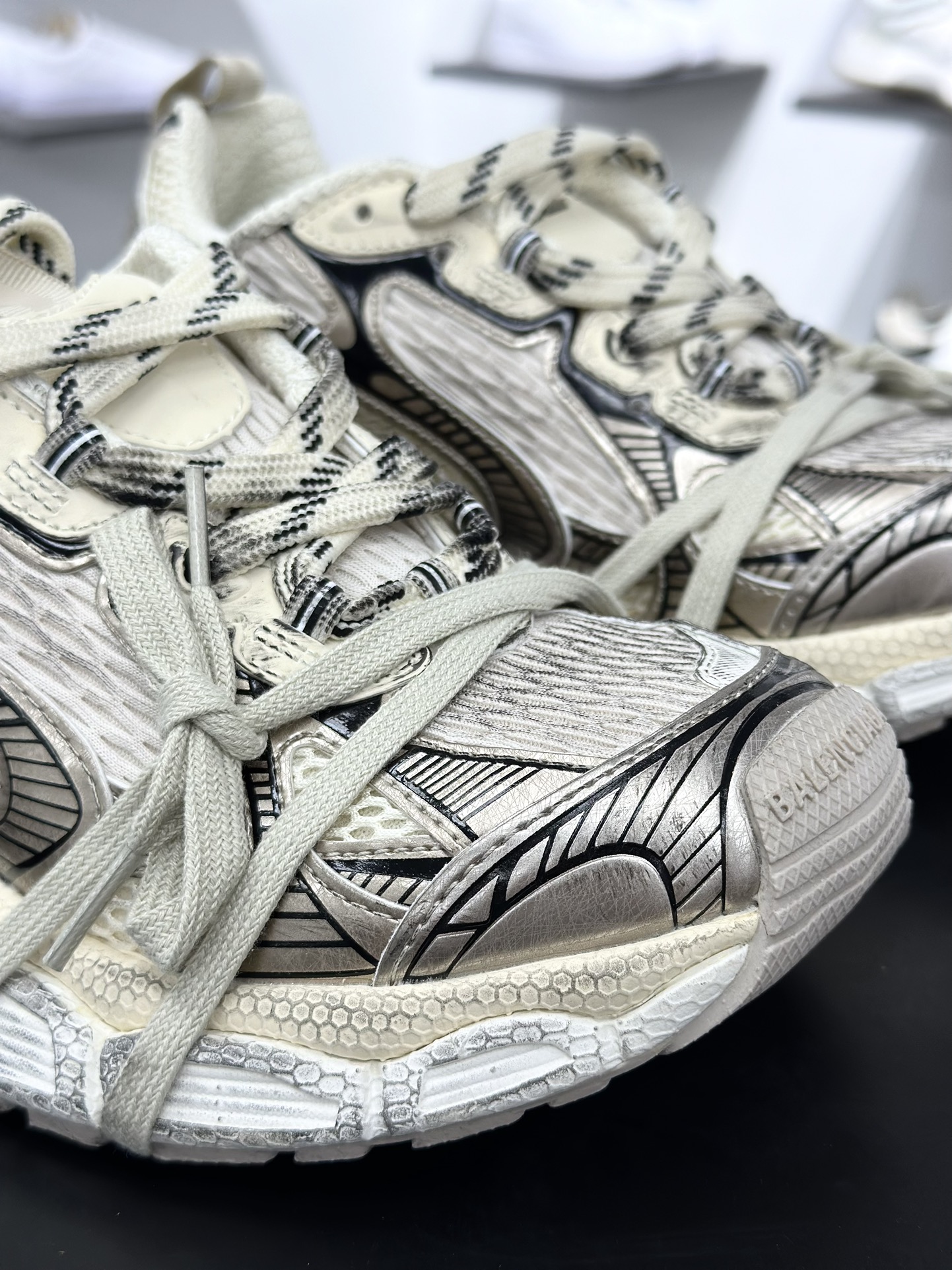 Balenciaga巴黎世家 Runner2.0 灰银色 779066WRNNY1180