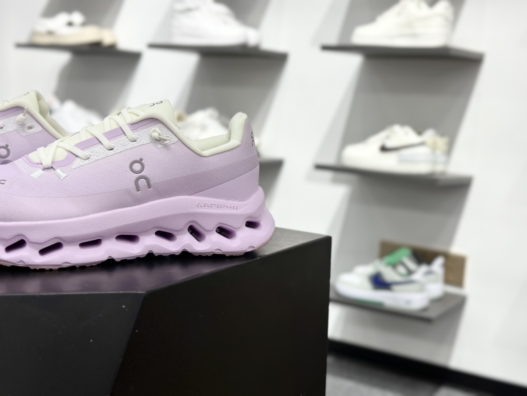 On昂跑 Cloudtilt Loewe 户外街头机能风跑步鞋 3WE10053286