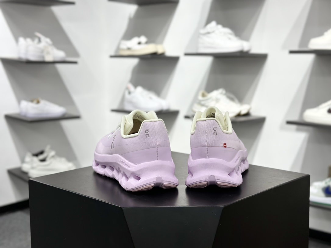 On昂跑 Cloudtilt Loewe 户外街头机能风跑步鞋 3WE10053286