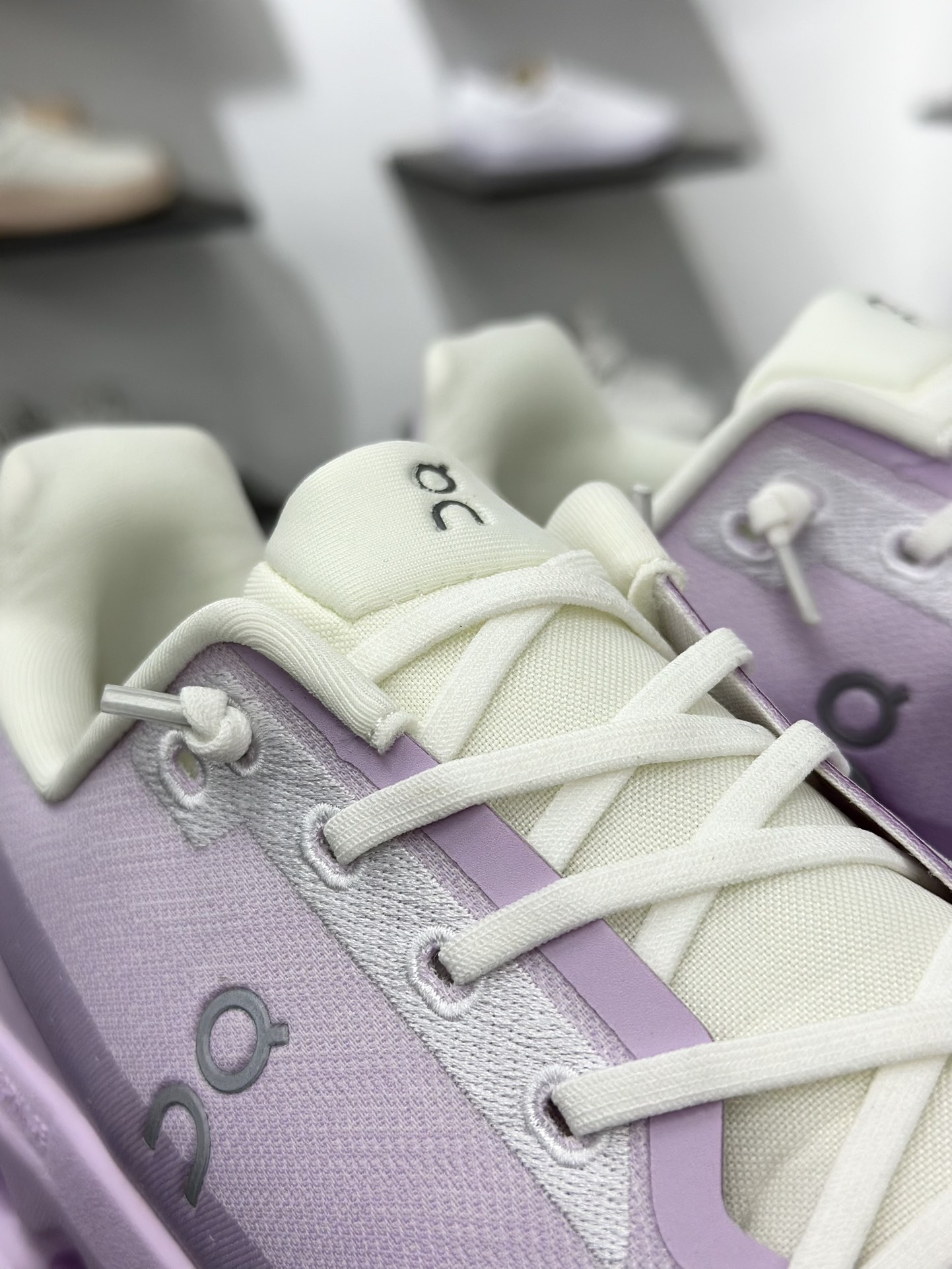 On昂跑 Cloudtilt Loewe 户外街头机能风跑步鞋 3WE10053286