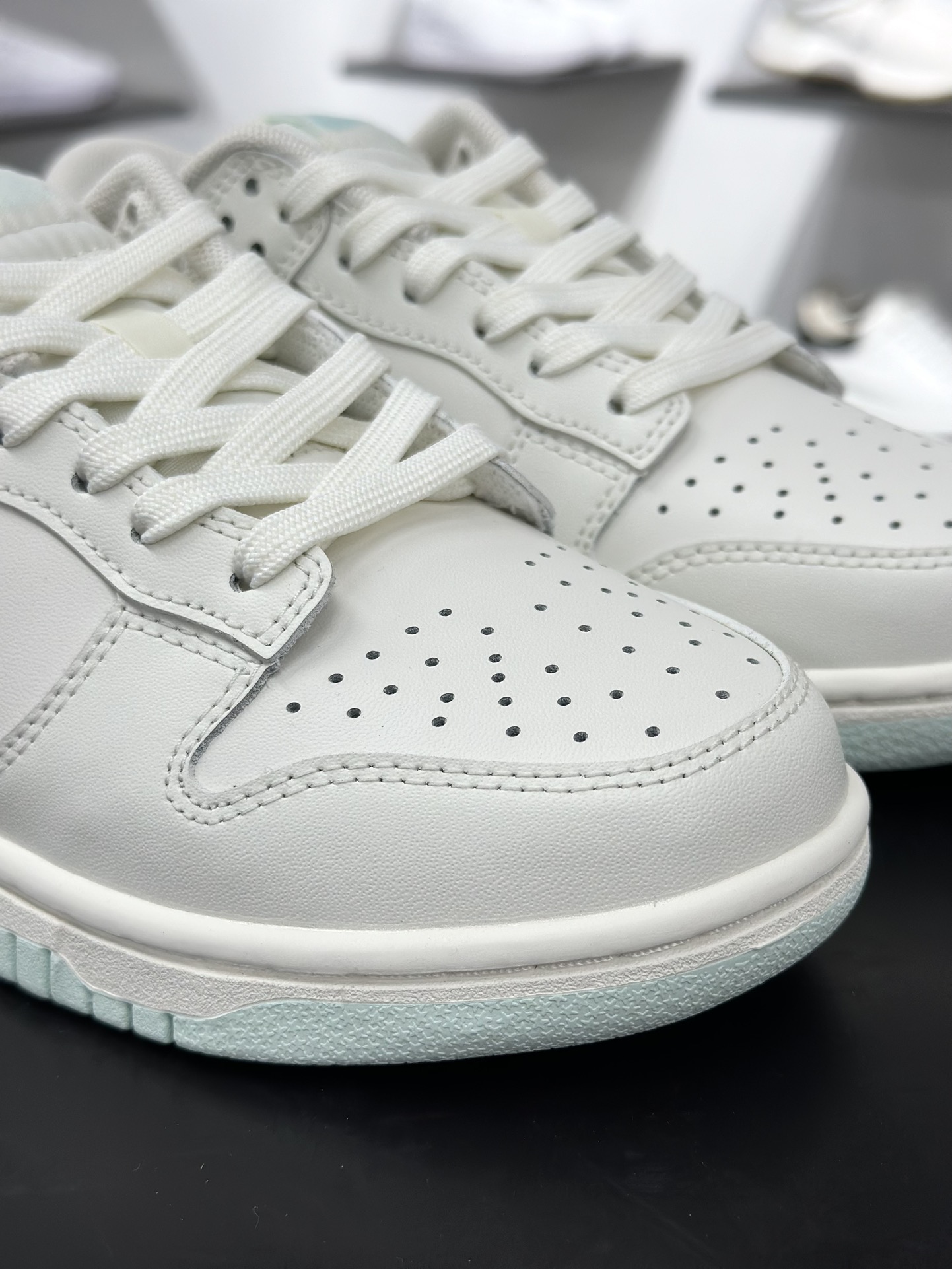 260 NIKE SB Dunk Low DV0831-109