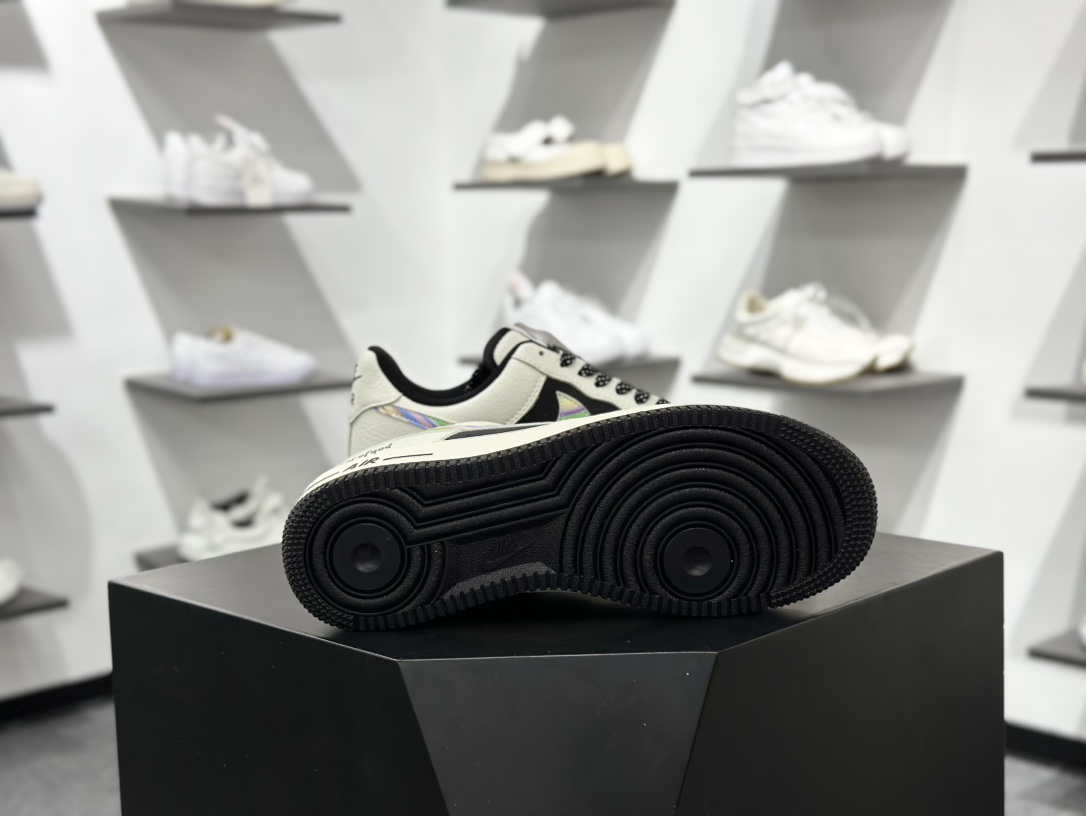 Louis Vuitton x Nike Air Force 1 07 LV8 Low”LV Monogram”空军一号板鞋“皮革米白黑牛仔LV印标” LW9279-001