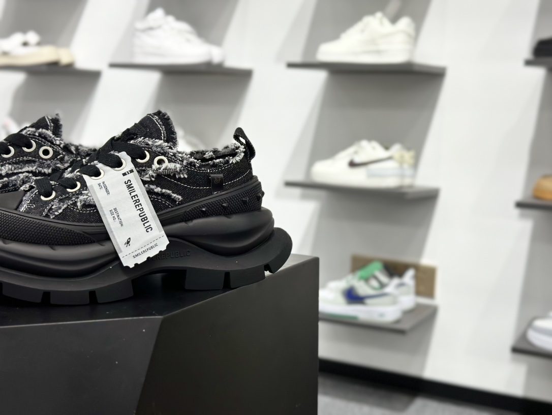 SMILEREPUBLIC SMILE QUEEN CLASSIC LOWS.SP 开口笑2.0系列松糕厚底增高低帮运动鞋“牛仔黑流苏须边”SR20240106001