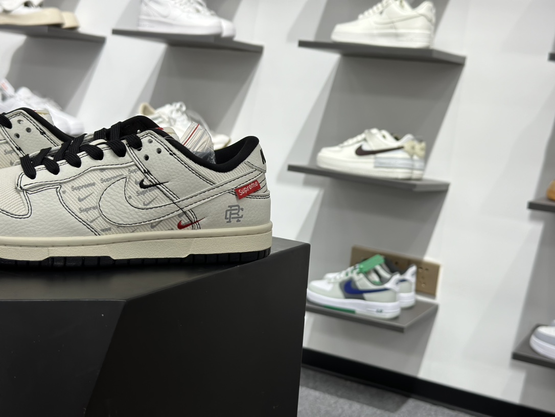260 Nike SB Dunk Low x Supreme 白黑三小勾 SC9207-424
