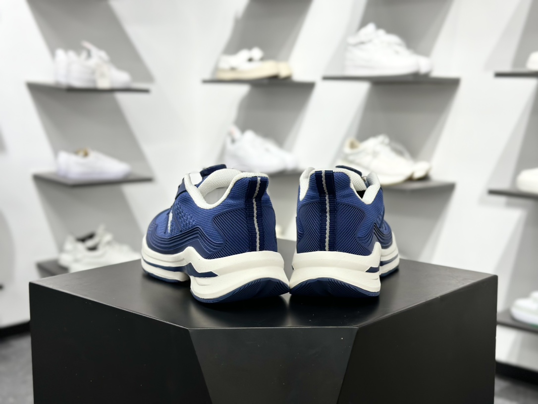 350 DESCENTE Terrain D 迪桑特舒适柔软防滑耐磨低帮生活休闲跑鞋