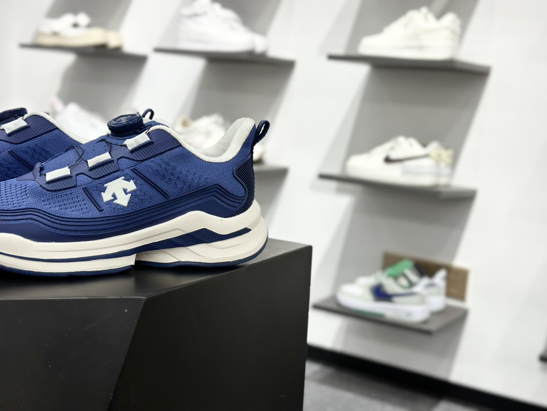 350 DESCENTE Terrain D 迪桑特舒适柔软防滑耐磨低帮生活休闲跑鞋