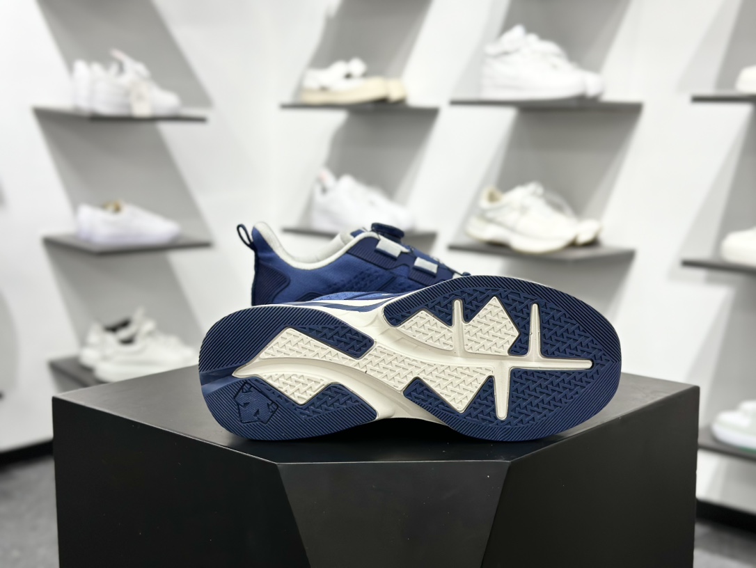 350 DESCENTE Terrain D 迪桑特舒适柔软防滑耐磨低帮生活休闲跑鞋