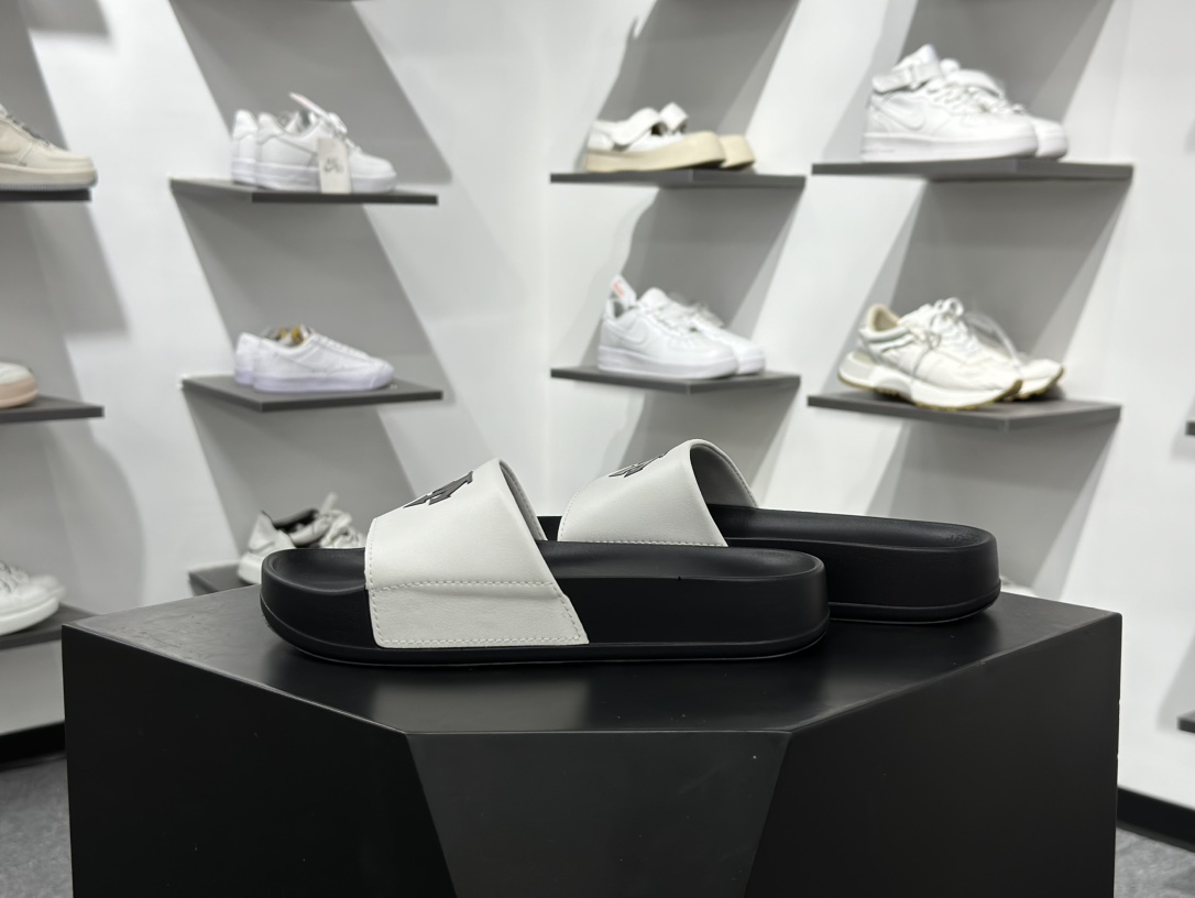 180 迪桑特·DESCENTE Slides ”Black”室外系列夏季沙滩休闲运动一字拖鞋“白黑徽标”SP322LS91 WT