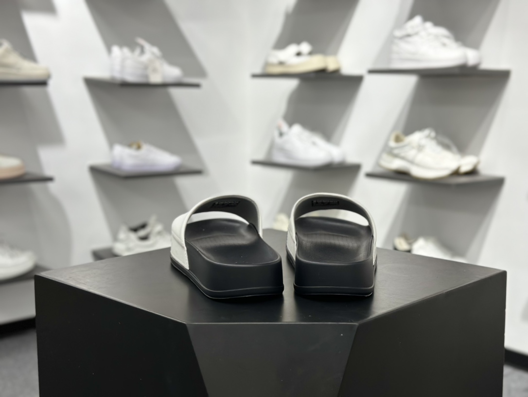 180 迪桑特·DESCENTE Slides ”Black”室外系列夏季沙滩休闲运动一字拖鞋“白黑徽标”SP322LS91 WT