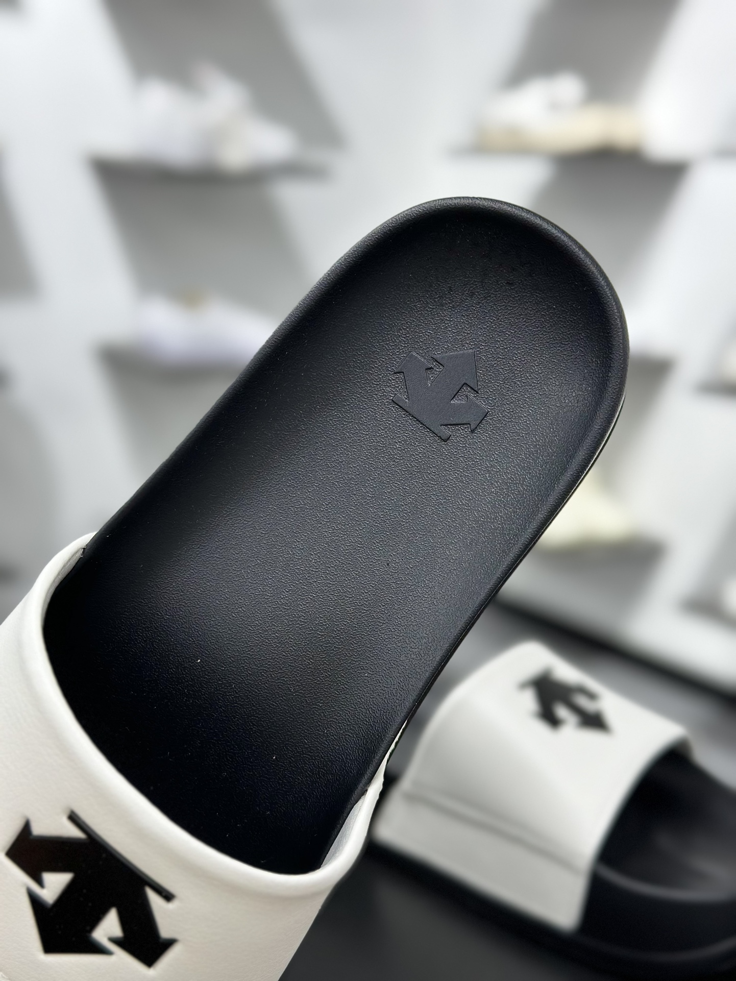 180 迪桑特·DESCENTE Slides ”Black”室外系列夏季沙滩休闲运动一字拖鞋“白黑徽标”SP322LS91 WT