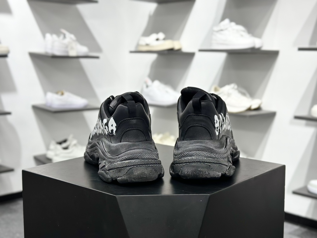 400 巴黎世家Balenciaga Triple S Trainers Sneaker”Beige/Red Black/LOGO”三倍增系列低帮时老爹鞋鞋 “黑白鸳鸯涂鸦LOGO”536737W2FAY1090