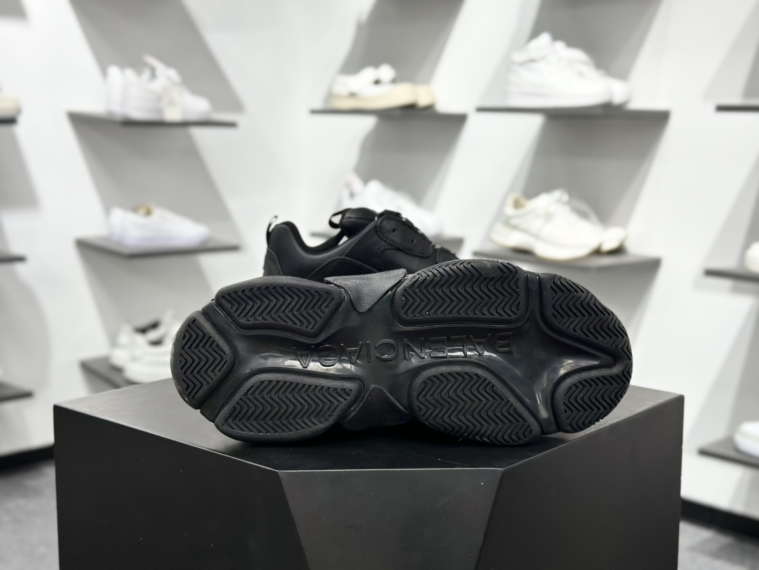 400 巴黎世家Balenciaga Triple S Trainers Sneaker”Beige/Red Black/LOGO”三倍增系列低帮时老爹鞋鞋 “黑白鸳鸯涂鸦LOGO”536737W2FAY1090