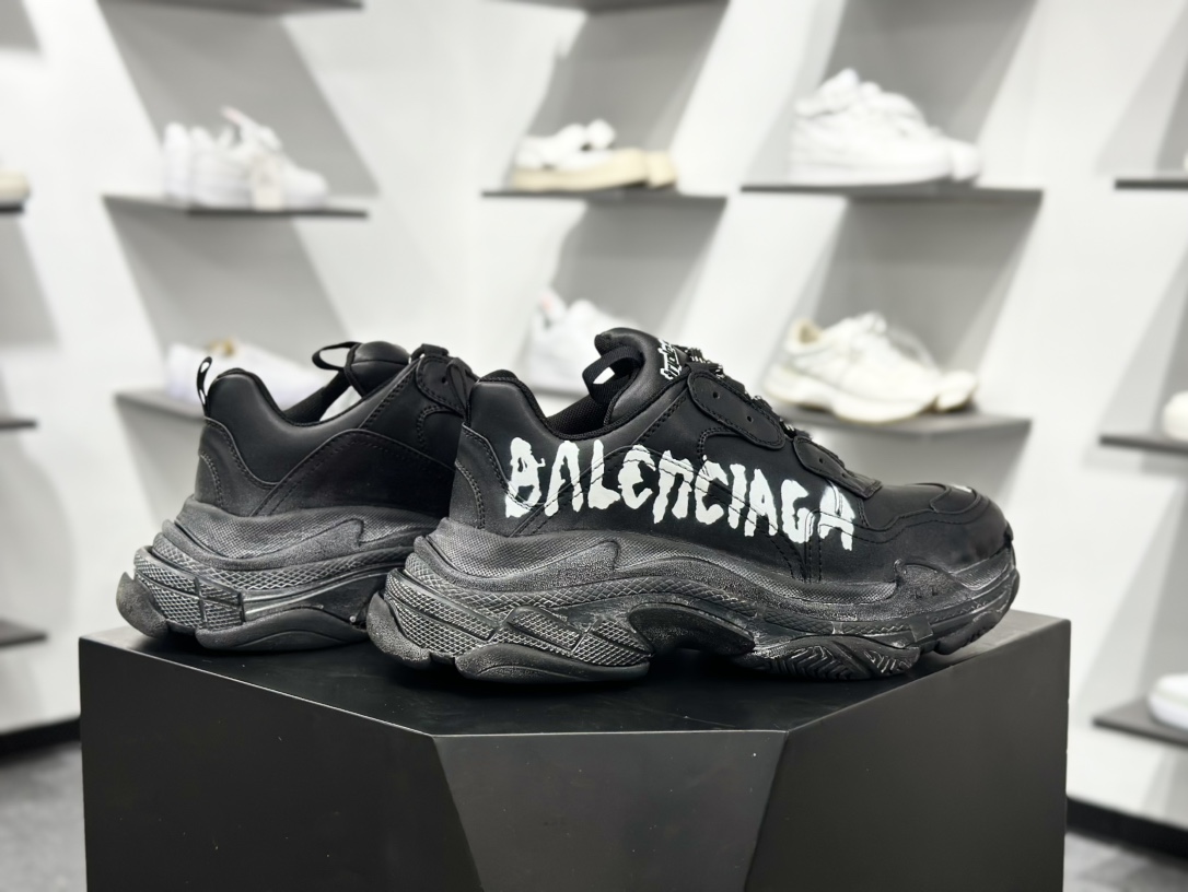 400 巴黎世家Balenciaga Triple S Trainers Sneaker”Beige/Red Black/LOGO”三倍增系列低帮时老爹鞋鞋 “黑白鸳鸯涂鸦LOGO”536737W2FAY1090