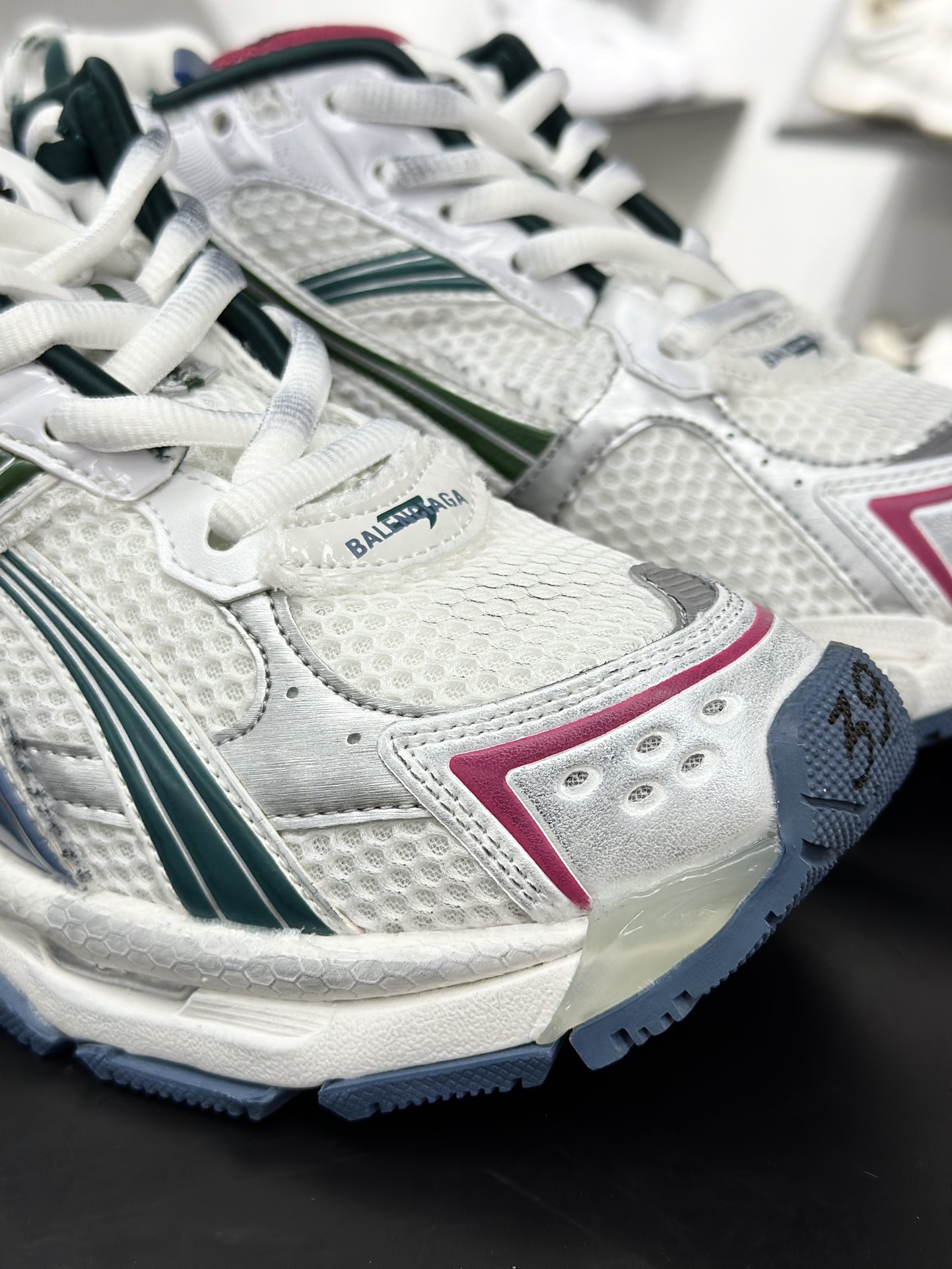 480 巴黎世家BALENCIAGA Runner Sneaker”Dark Grey/Black/Silver”2.0 慢跑鞋 772767 W3RMU 9934-Chinese UA Cheap High Quatity Brand Clothes Bags handbags Sneakers wholesale wholesaler seller from China Factory suppliers Fashion Clothing Shoes best Quality Beautiful Price 480 巴黎世家BALENCIAGA Runner Sneaker”Dark Grey/Black/Silver”2.0 慢跑鞋 772767 W3RMU 9934