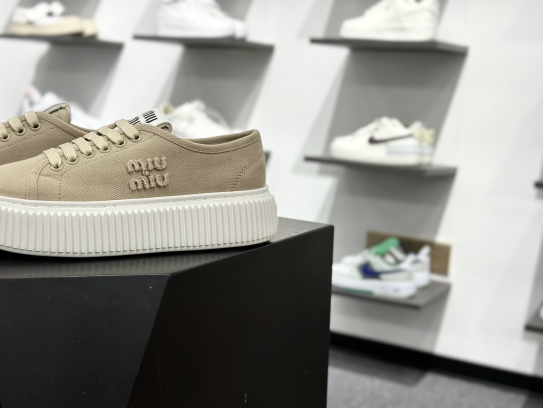 300 缪缪miumiu2025ss春夏主打最新 款松糕厚底休闲小白鞋帆布鞋