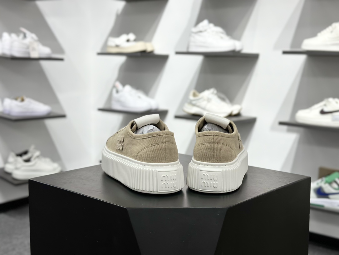 300 缪缪miumiu2025ss春夏主打最新 款松糕厚底休闲小白鞋帆布鞋