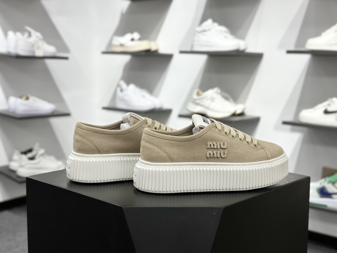 300 缪缪miumiu2025ss春夏主打最新 款松糕厚底休闲小白鞋帆布鞋