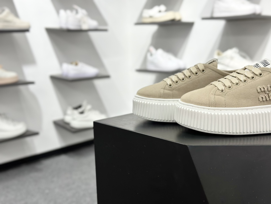 300 缪缪miumiu2025ss春夏主打最新 款松糕厚底休闲小白鞋帆布鞋