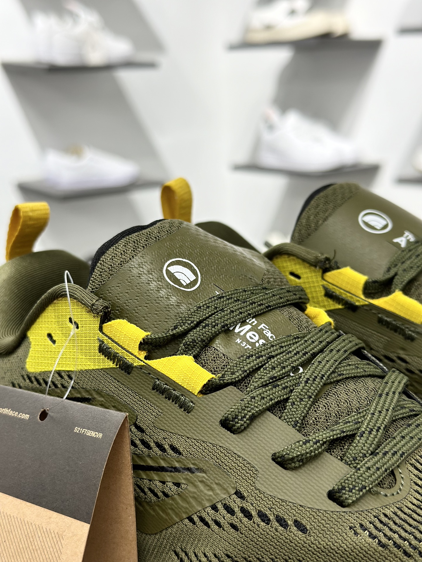 200 北面THE M THERMOBALL TRACTION MULE V 舒适户外运动越野登山鞋 A83N32415