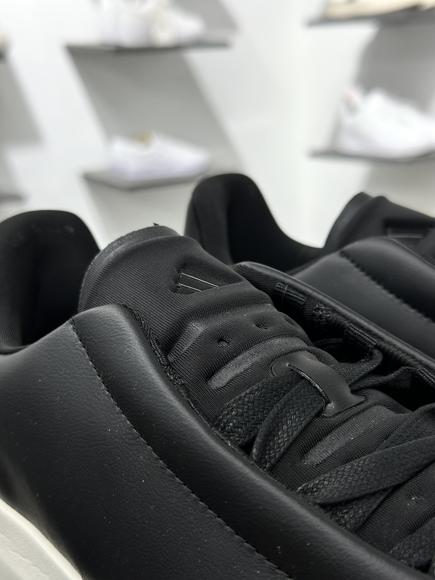 200 AD Labcourt 百搭休闲轻松舒适耐磨透气低帮板鞋 JQ2301