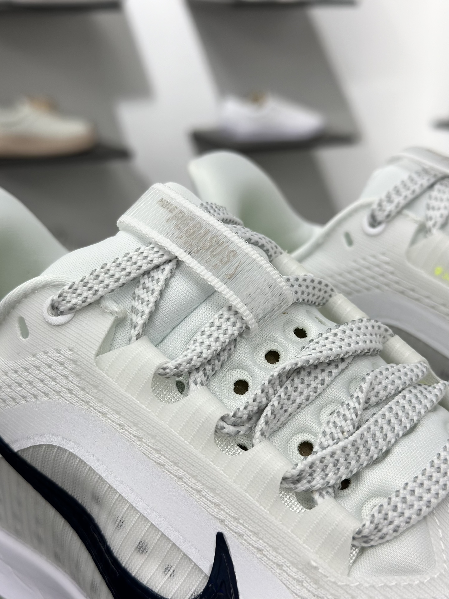 180 NK Pegasus Premium 飞马全掌气垫跑步运动鞋 HQ2592-100