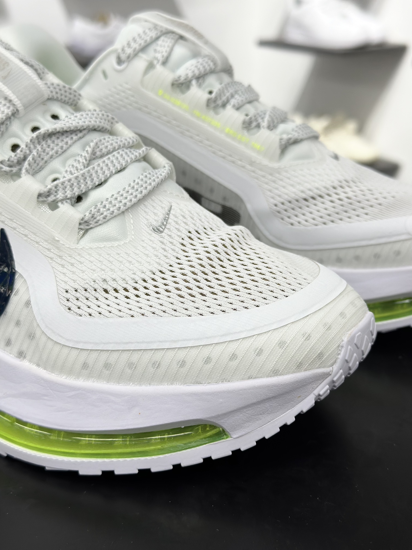 180 NK Pegasus Premium 飞马全掌气垫跑步运动鞋 HQ2592-100