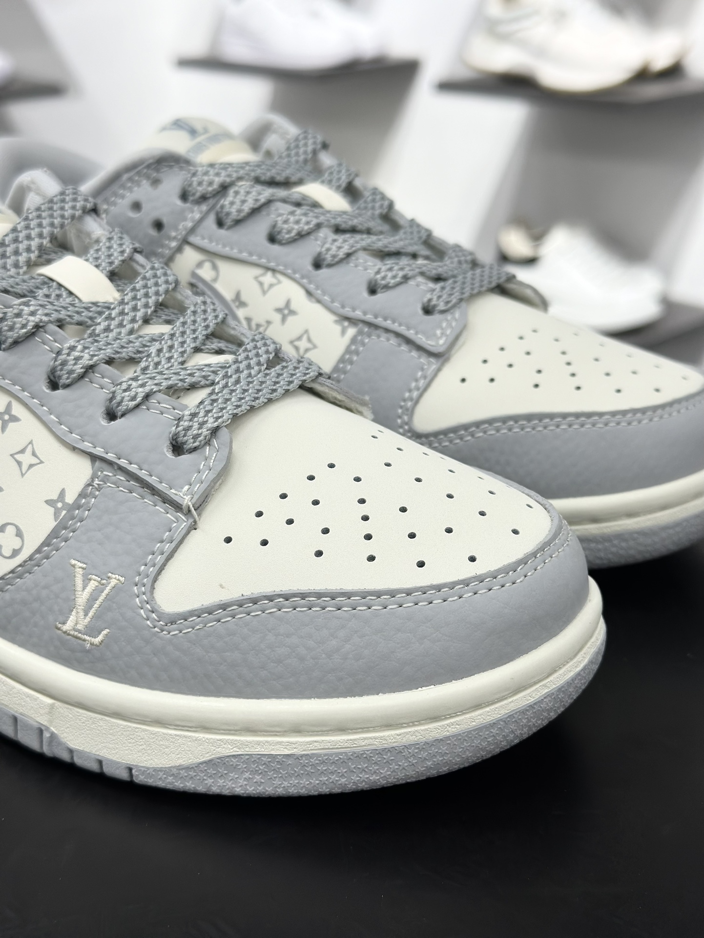 280 NK Dunk Low Retro ”DIY高端定制” LV印花米白灰 低帮休闲运动板鞋 SC9207-426-Chinese UA Cheap High Quatity Brand Clothes Bags handbags Sneakers wholesale wholesaler seller from China Factory suppliers Fashion Clothing Shoes best Quality Beautiful Price 280 NK Dunk Low Retro ”DIY高端定制” LV印花米白灰 低帮休闲运动板鞋 SC9207-426