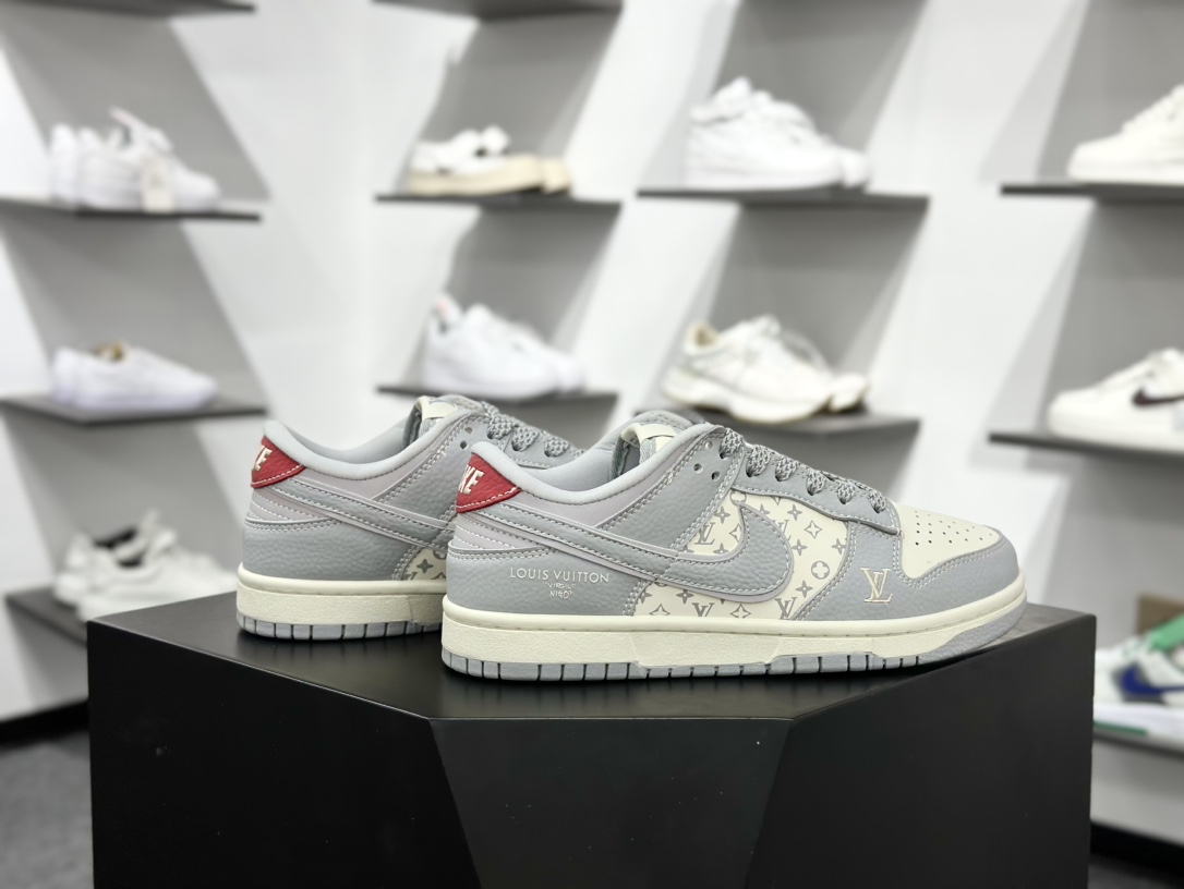 280 NK Dunk Low Retro ”DIY高端定制” LV印花米白灰 低帮休闲运动板鞋 SC9207-426-Chinese UA Cheap High Quatity Brand Clothes Bags handbags Sneakers wholesale wholesaler seller from China Factory suppliers Fashion Clothing Shoes best Quality Beautiful Price 280 NK Dunk Low Retro ”DIY高端定制” LV印花米白灰 低帮休闲运动板鞋 SC9207-426