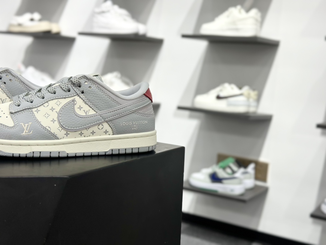 280 NK Dunk Low Retro ”DIY高端定制” LV印花米白灰 低帮休闲运动板鞋 SC9207-426-Chinese UA Cheap High Quatity Brand Clothes Bags handbags Sneakers wholesale wholesaler seller from China Factory suppliers Fashion Clothing Shoes best Quality Beautiful Price 280 NK Dunk Low Retro ”DIY高端定制” LV印花米白灰 低帮休闲运动板鞋 SC9207-426