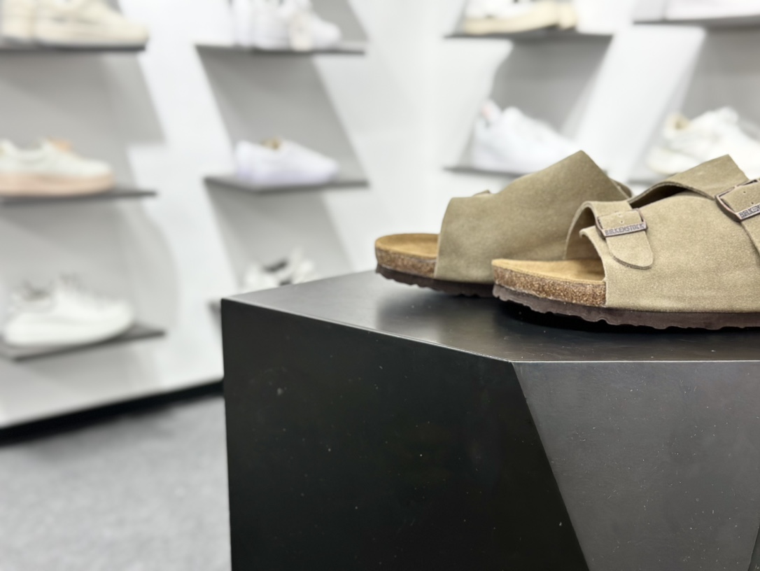 200 博肯 Birkenstock 拖鞋 广东原产 德国百年知名鞋履品牌 博肯Birkenstock 勃肯 采用质地柔软牛皮绒面材质